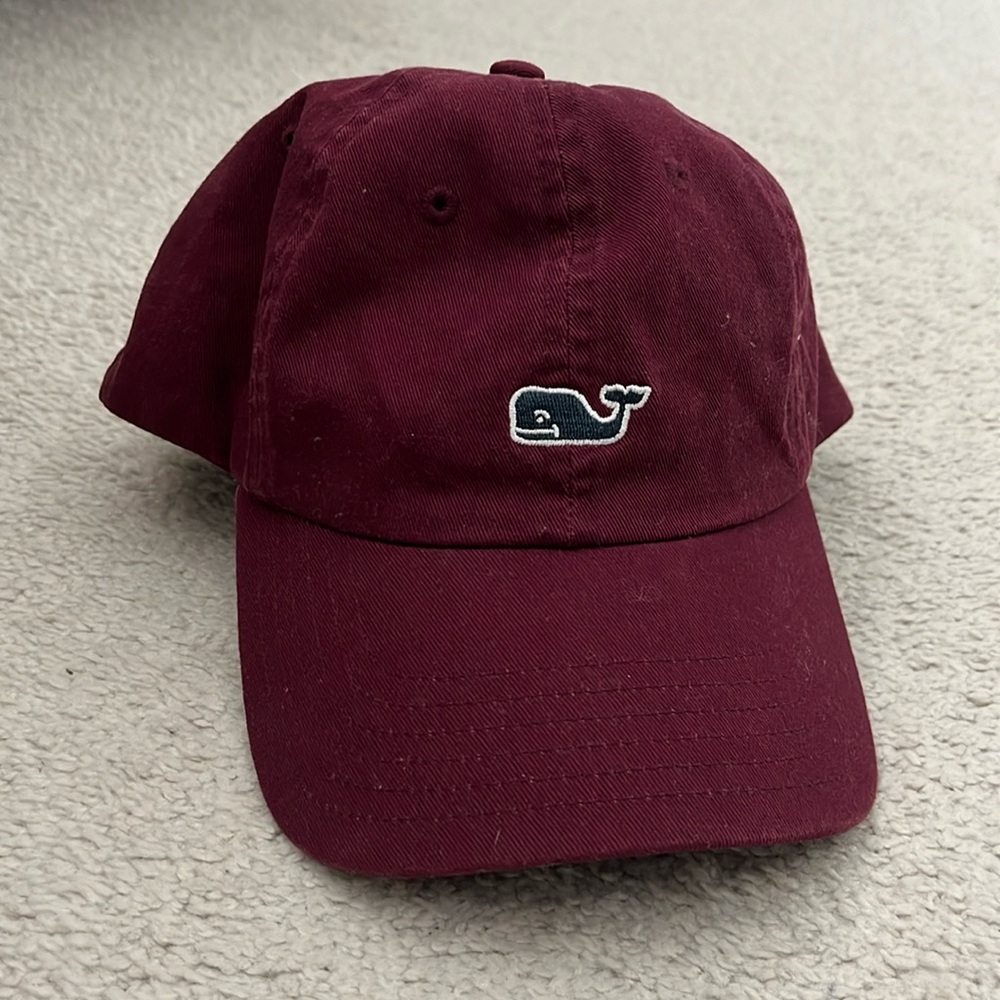 Super cute Vineyard Vines classic logo hat. Great condition, very lightly used.